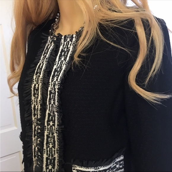 ST. JOHN BLACK AND WHITE CARDIGAN SWEATER SIZE 10 LIKE NEW CONDITION - Picture 1 of 10